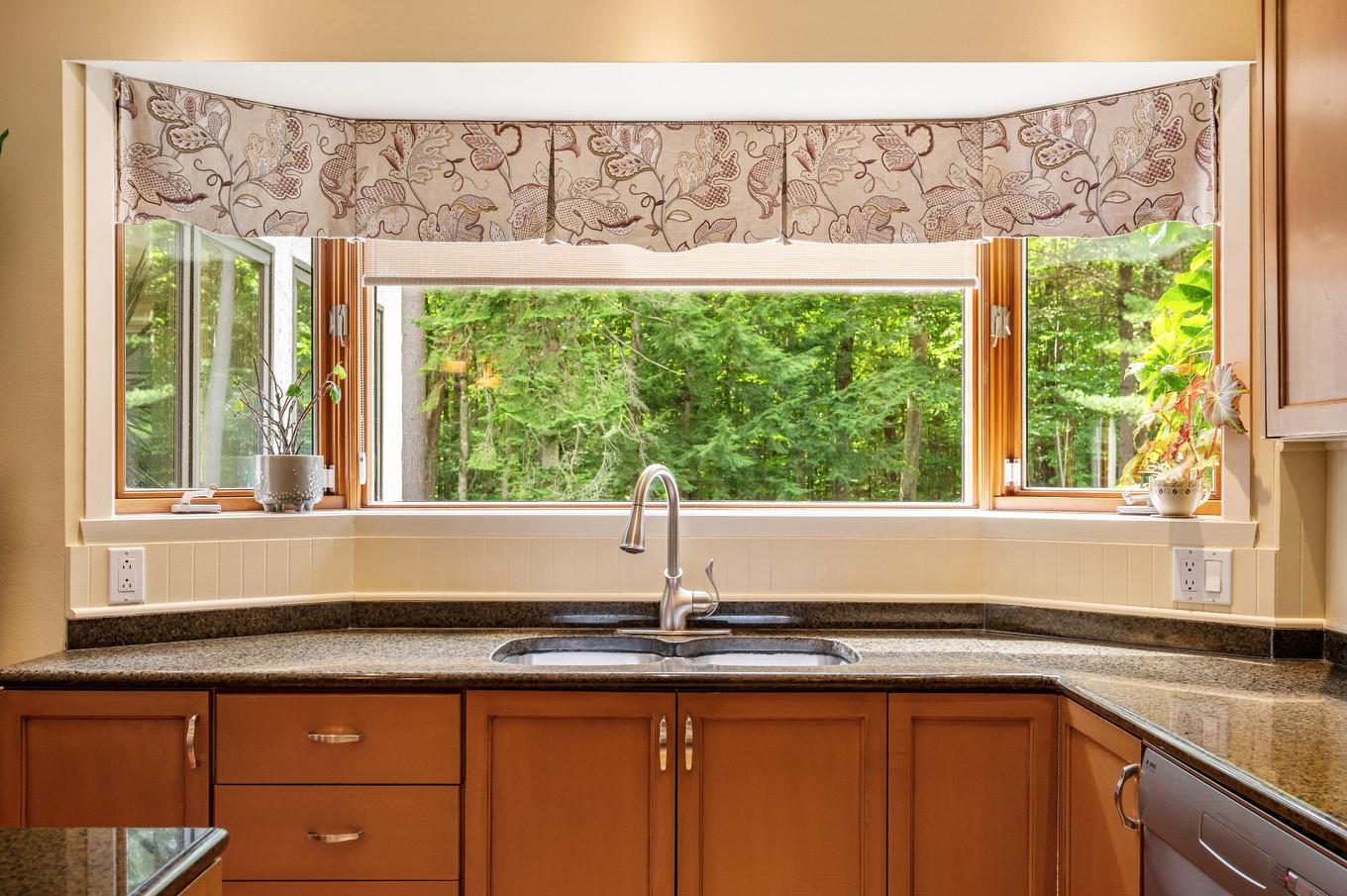 Cuisine - 1386 Rue Des Peupliers, Mont-Saint-Hilaire, QC - Indoor Photo Showing Kitchen With Double Sink