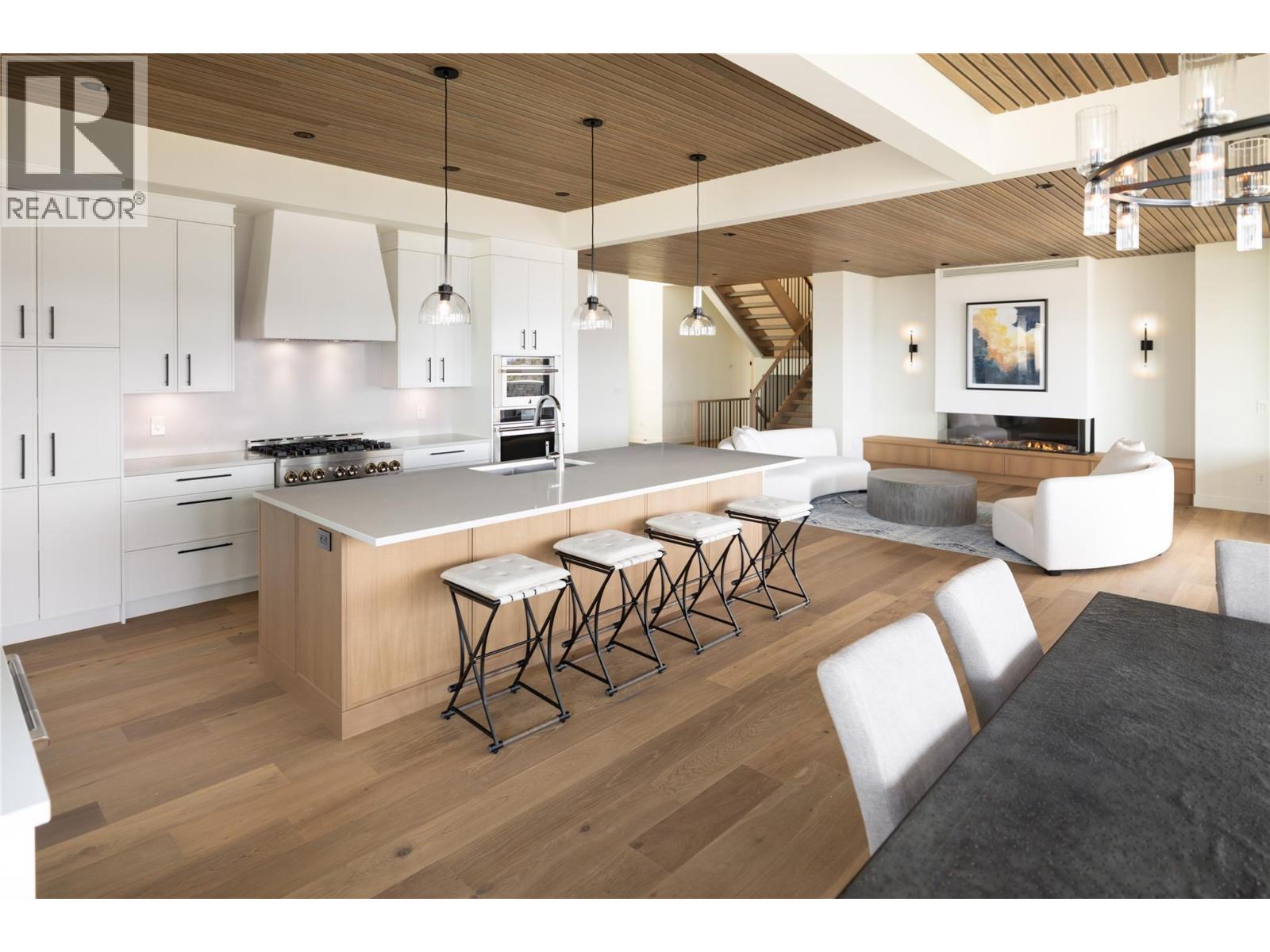 5650 The Edge Place Unit# 110, Kelowna, BC - Indoor Photo Showing Kitchen With Upgraded Kitchen