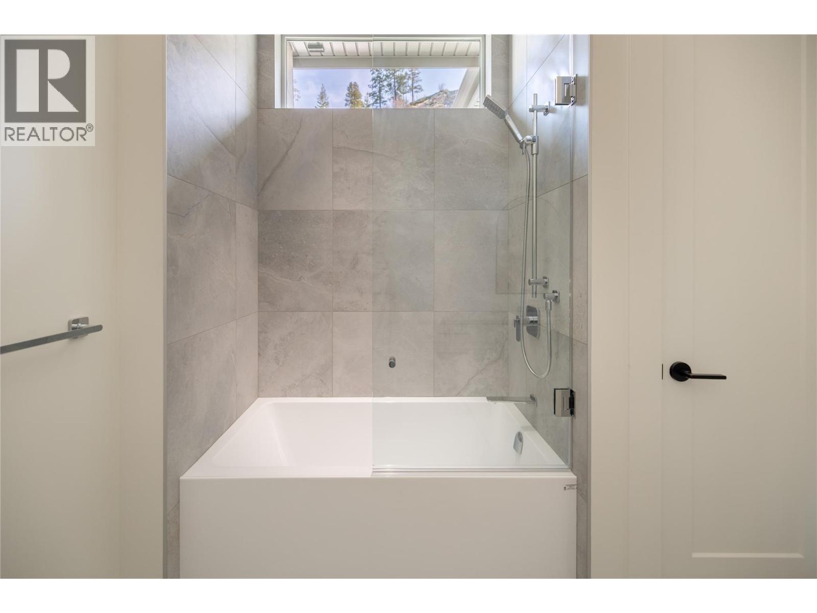 5650 The Edge Place Unit# 110, Kelowna, BC - Indoor Photo Showing Bathroom