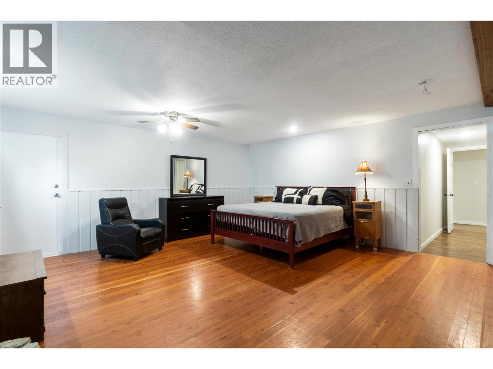 5327 Squilax Anglemont Road, Celista, BC - Indoor Photo Showing Bedroom