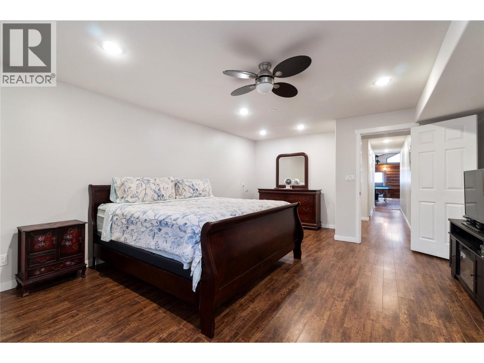 5327 Squilax Anglemont Road, Celista, BC - Indoor Photo Showing Bedroom