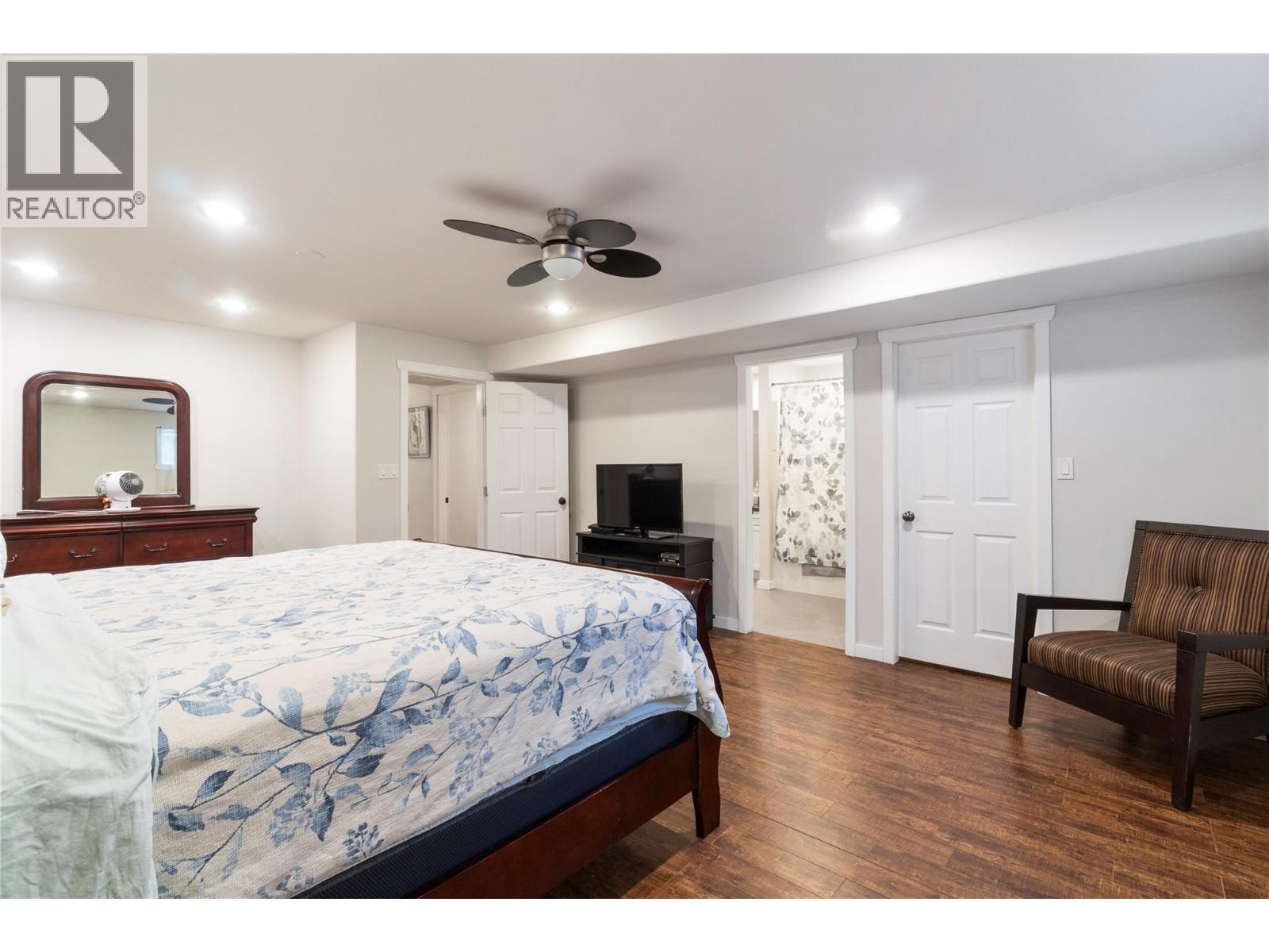 5327 Squilax Anglemont Road, Celista, BC - Indoor Photo Showing Bedroom