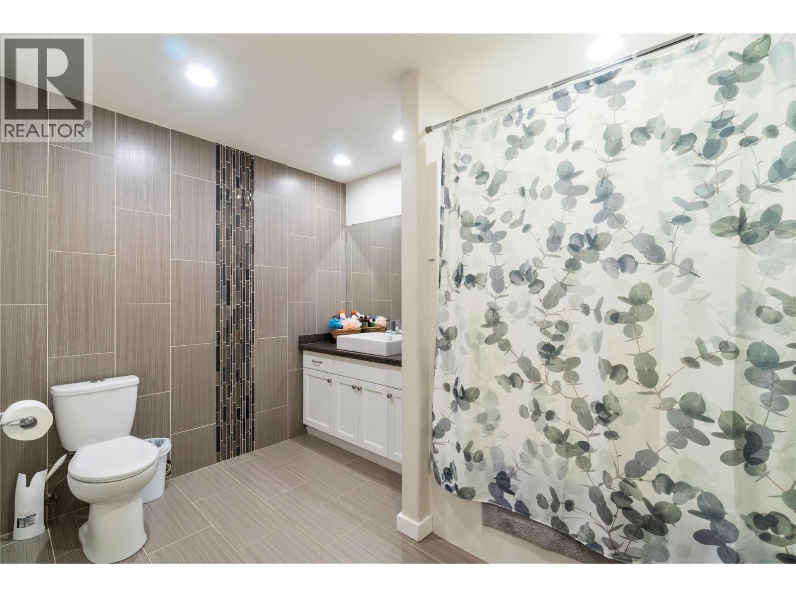 5327 Squilax Anglemont Road, Celista, BC - Indoor Photo Showing Bathroom