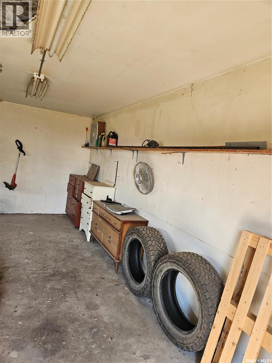 Griller Acreage, Spalding Rm No. 368, SK - Indoor Photo Showing Garage