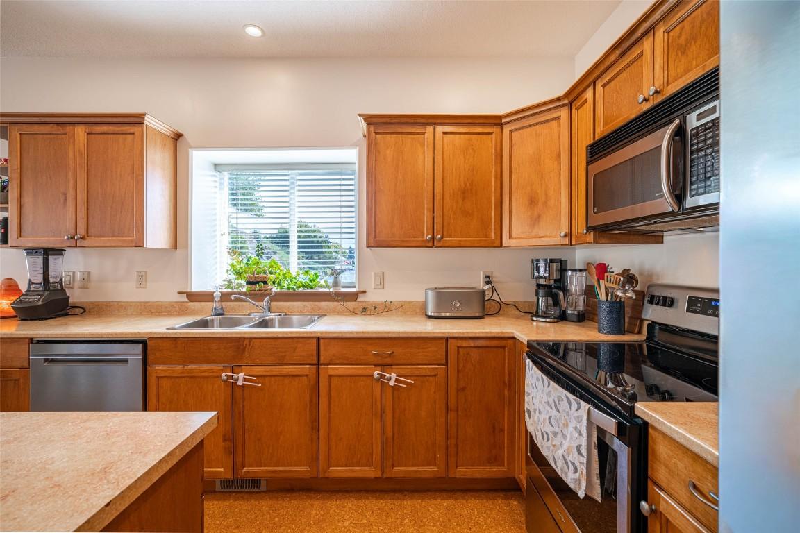 3774 Glover Avenue, Armstrong, BC - Indoor Photo Showing Kitchen With Double Sink