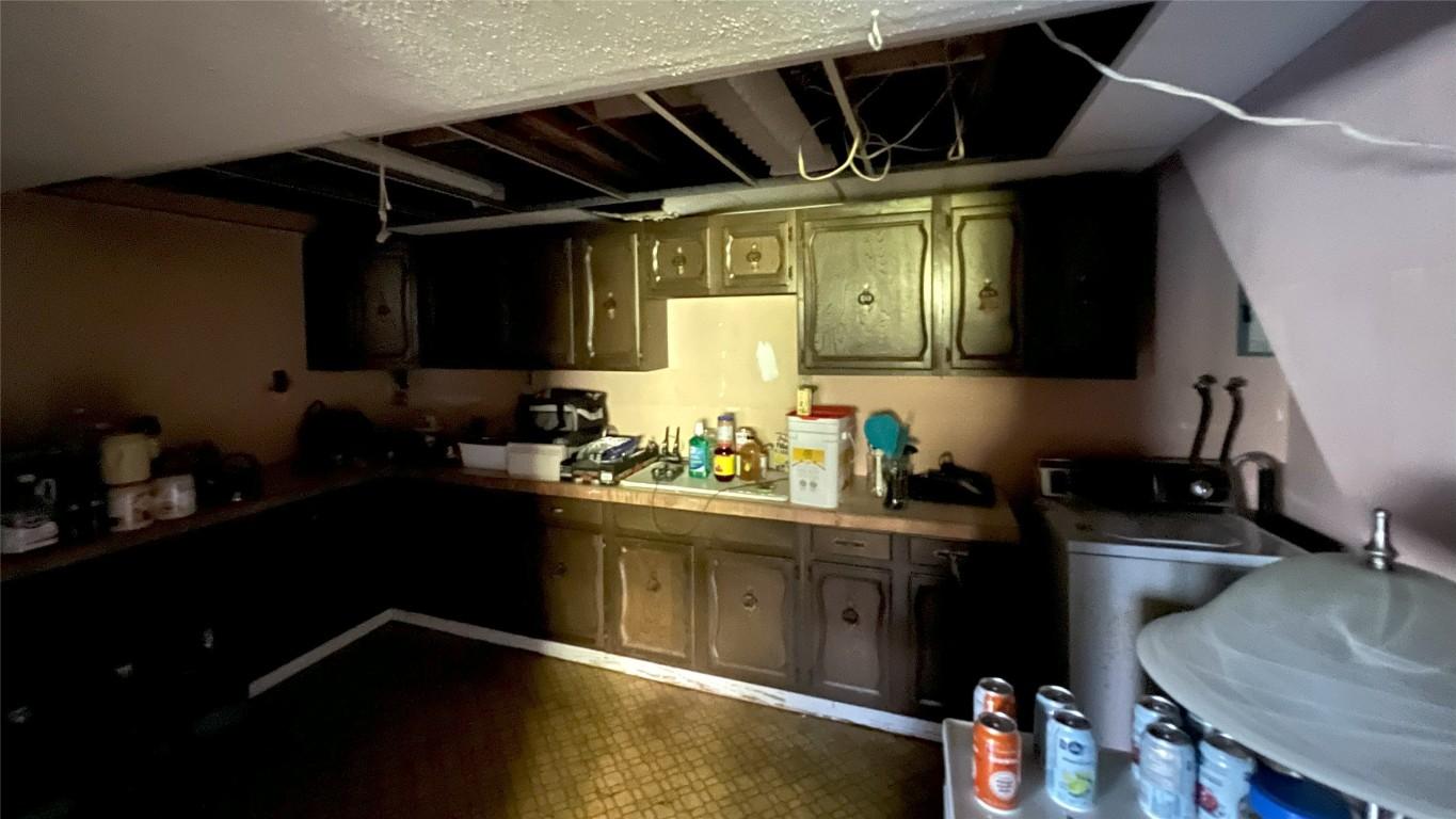 8774 Colony Road, Wardner, BC - Indoor Photo Showing Kitchen