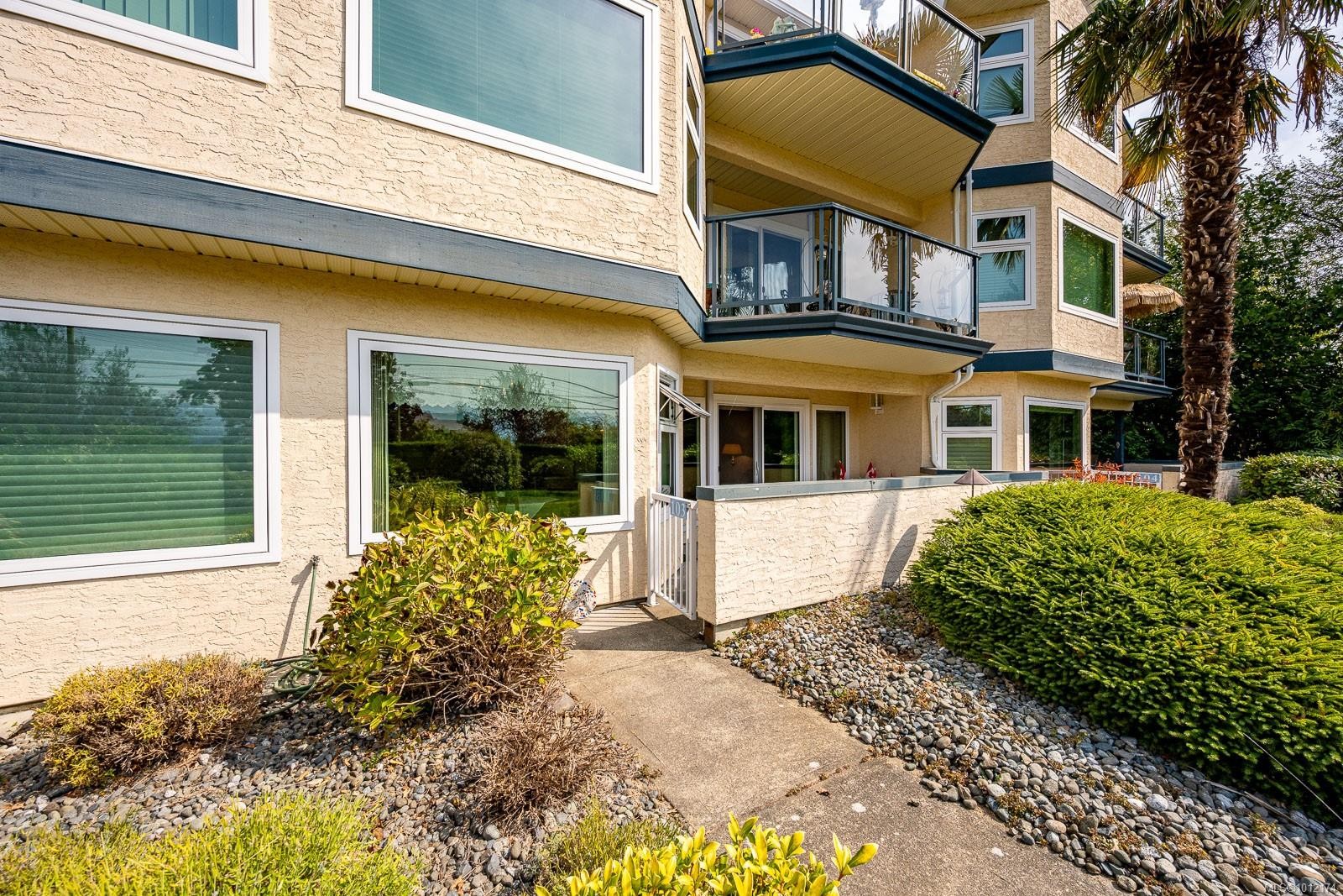 103-1902 Comox Ave, Comox, BC - Outdoor