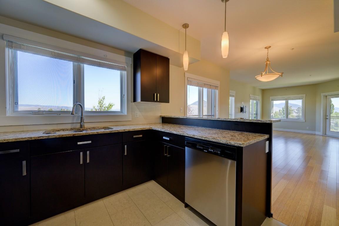 1201-1405 Springhill Drive, Kamloops, BC - Indoor Photo Showing Kitchen