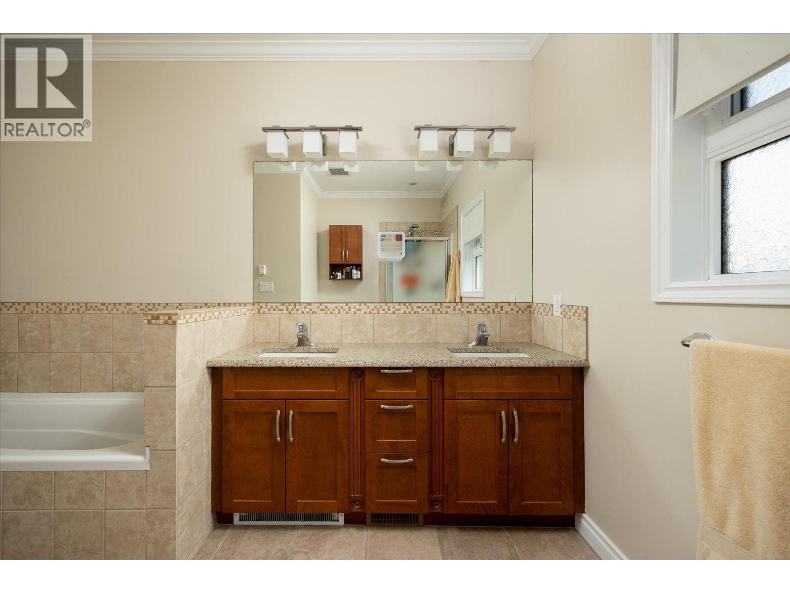 802 Coulthard Road, Cawston, BC - Indoor Photo Showing Bathroom