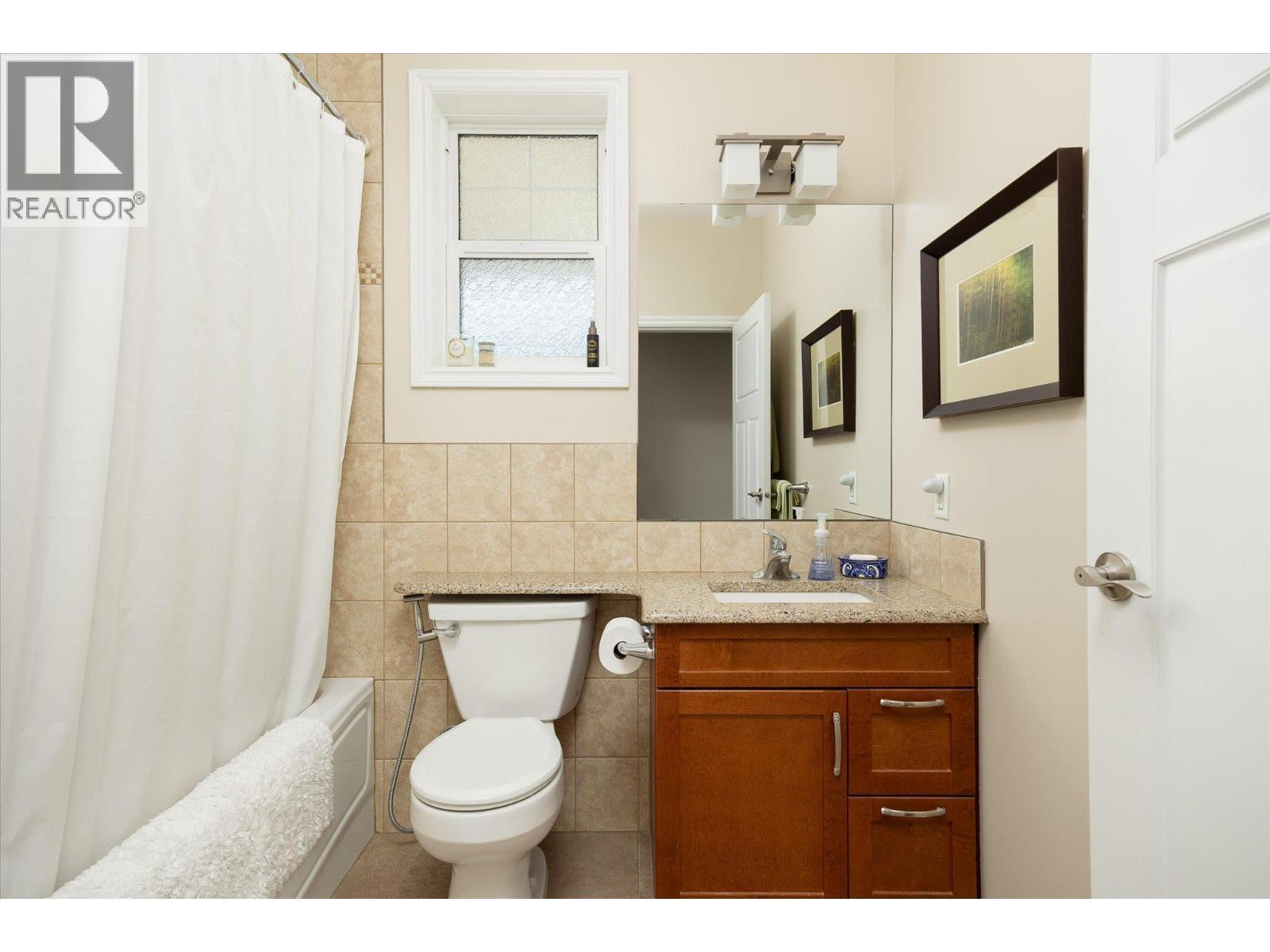 802 Coulthard Road, Cawston, BC - Indoor Photo Showing Bathroom