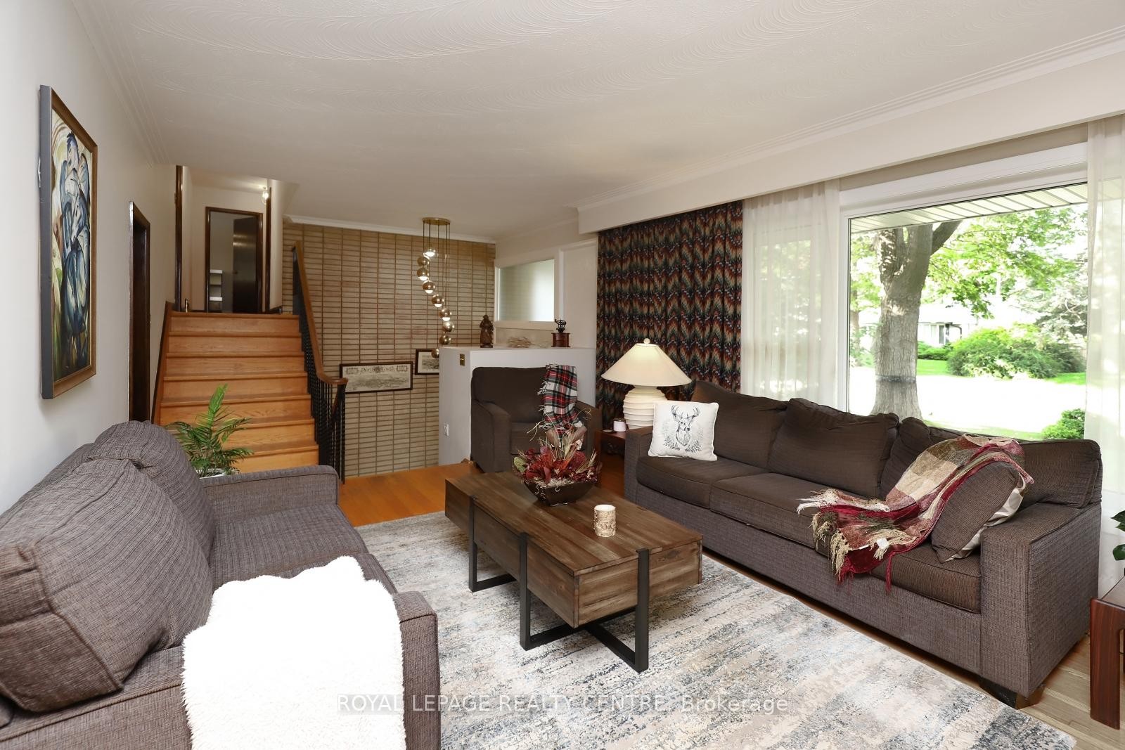 3338 Enniskillen Circle, Mississauga, ON - Indoor Photo Showing Living Room