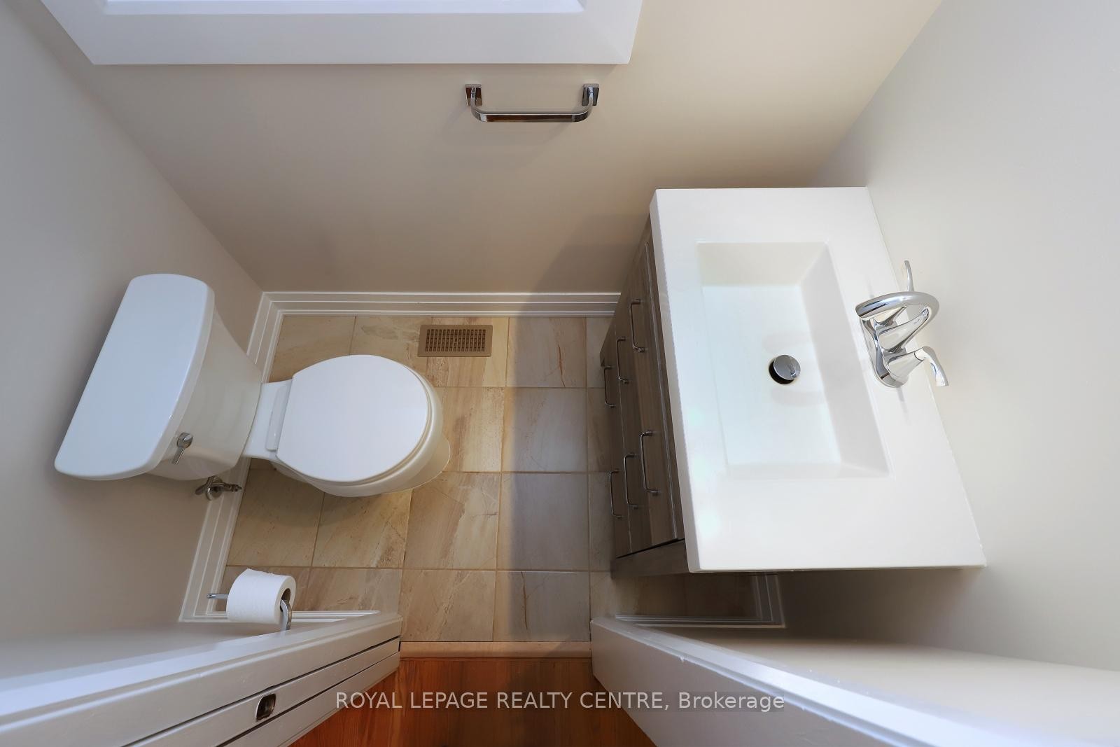 3338 Enniskillen Circle, Mississauga, ON - Indoor Photo Showing Bathroom