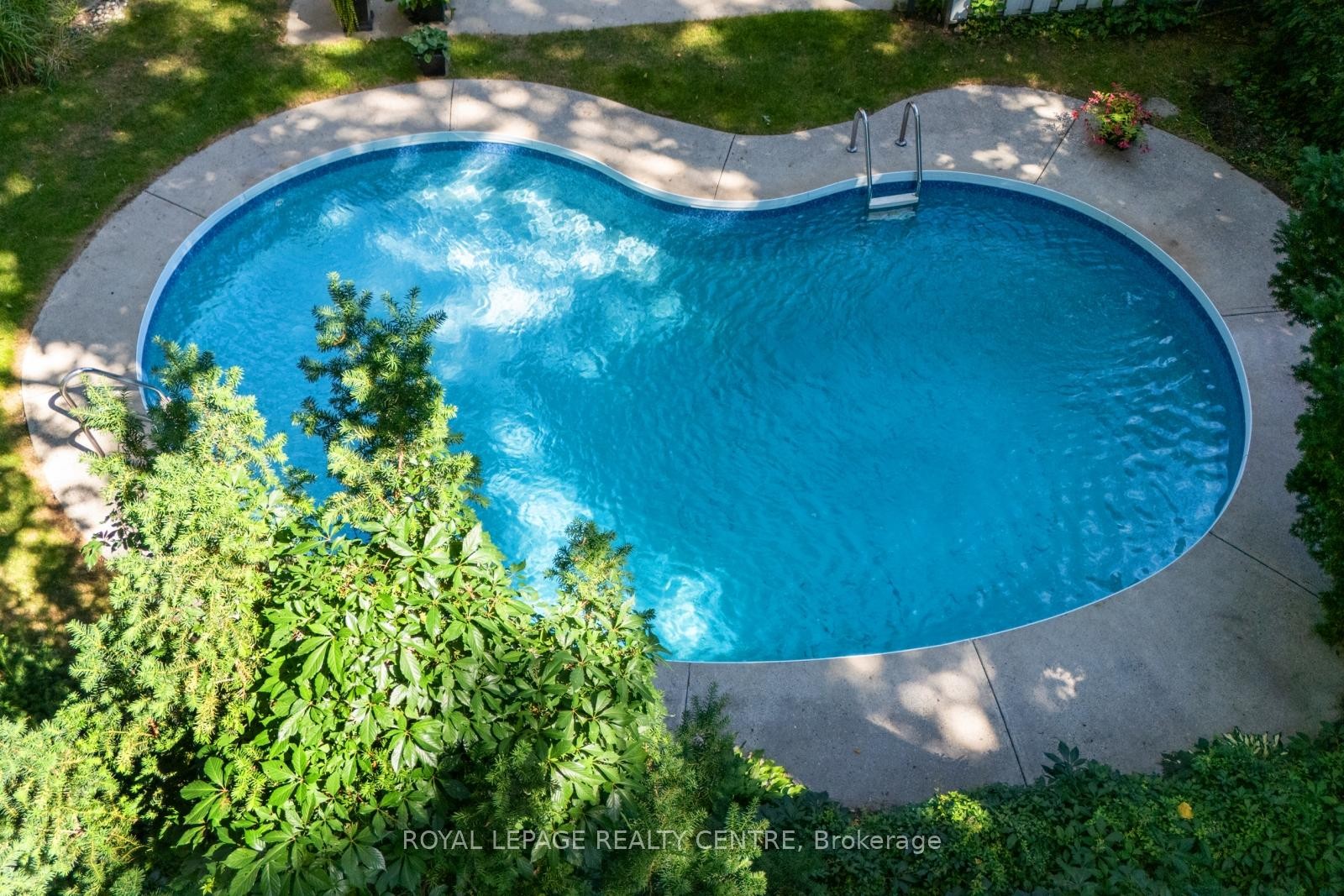 3338 Enniskillen Circle, Mississauga, ON - Outdoor With In Ground Pool