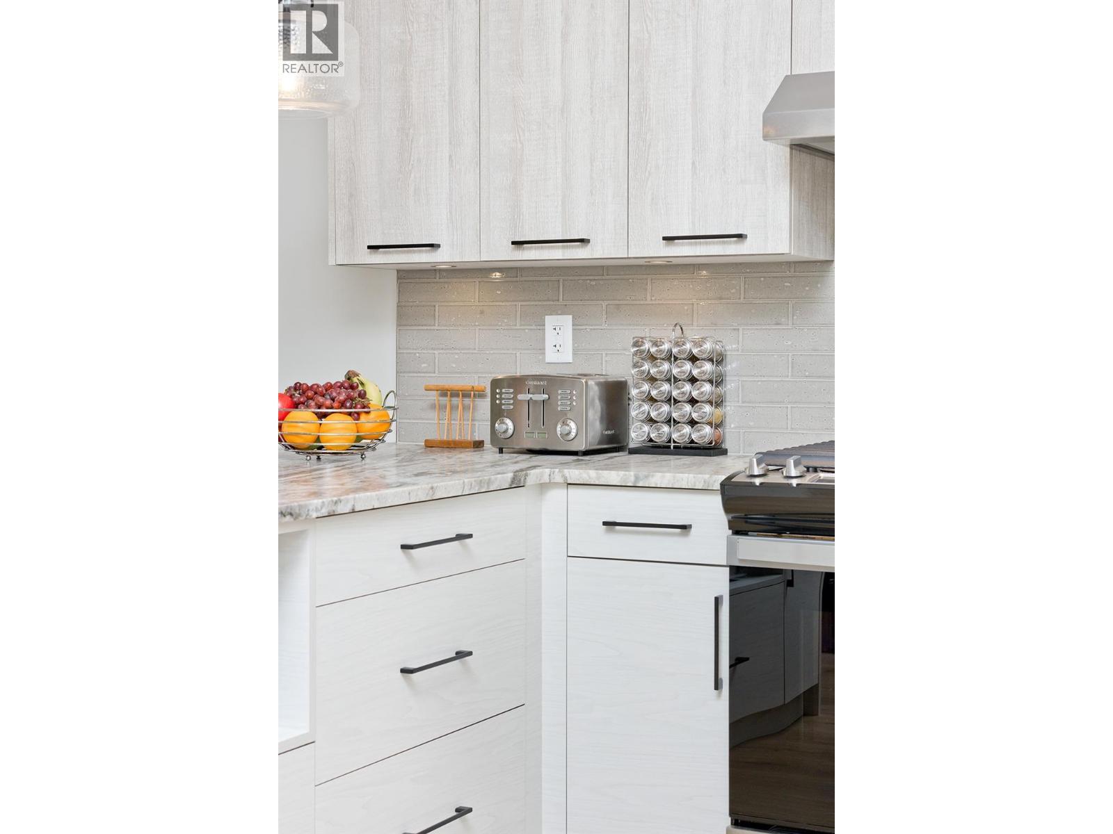 120 Grizzly Ridge Trail Unit# 12, Big White, BC - Indoor Photo Showing Kitchen