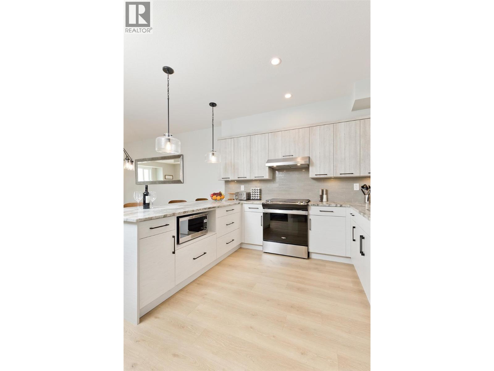 120 Grizzly Ridge Trail Unit# 12, Big White, BC - Indoor Photo Showing Kitchen