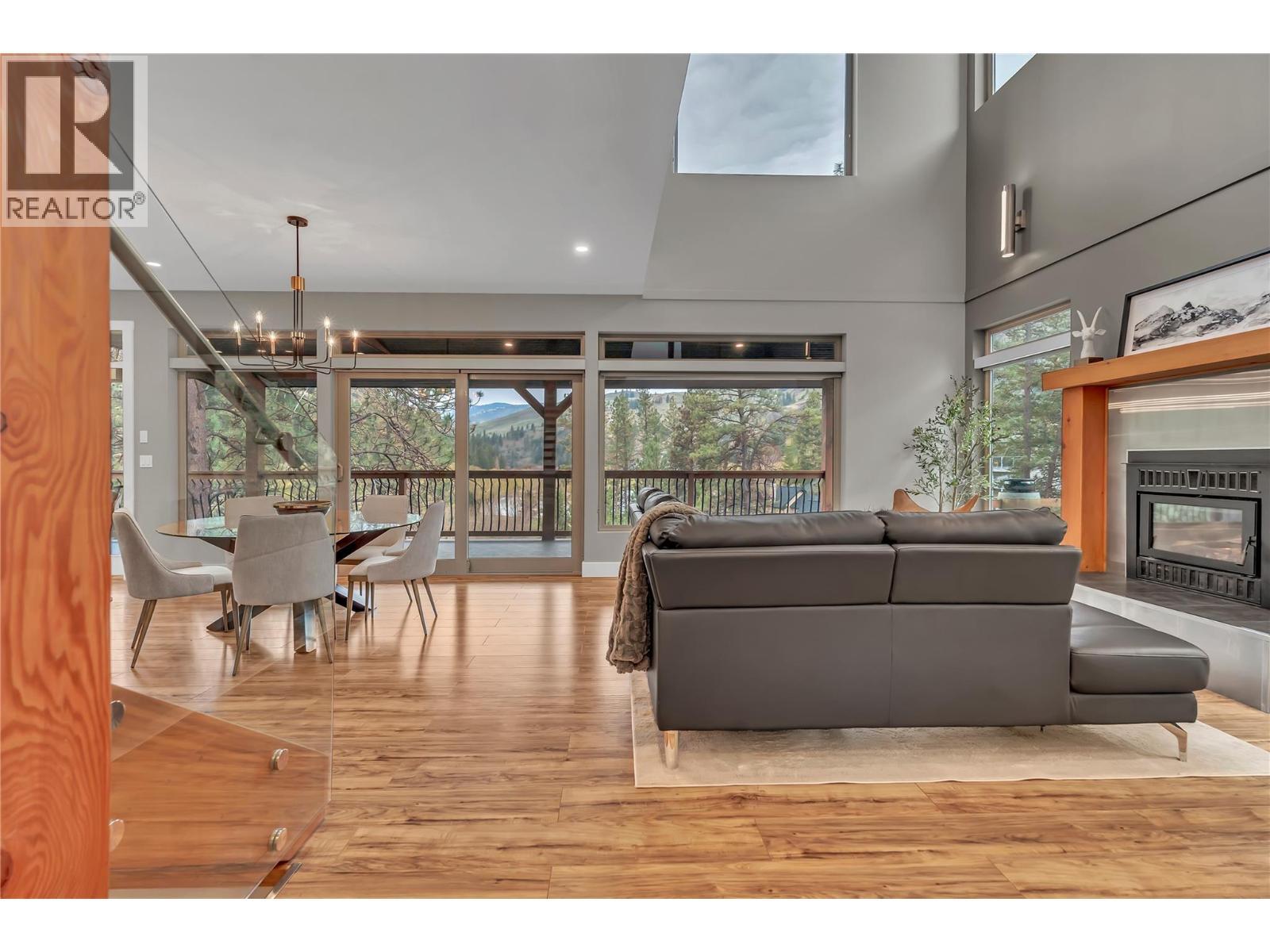 109 Fairway Drive, Kaleden, BC - Indoor Photo Showing Living Room With Fireplace