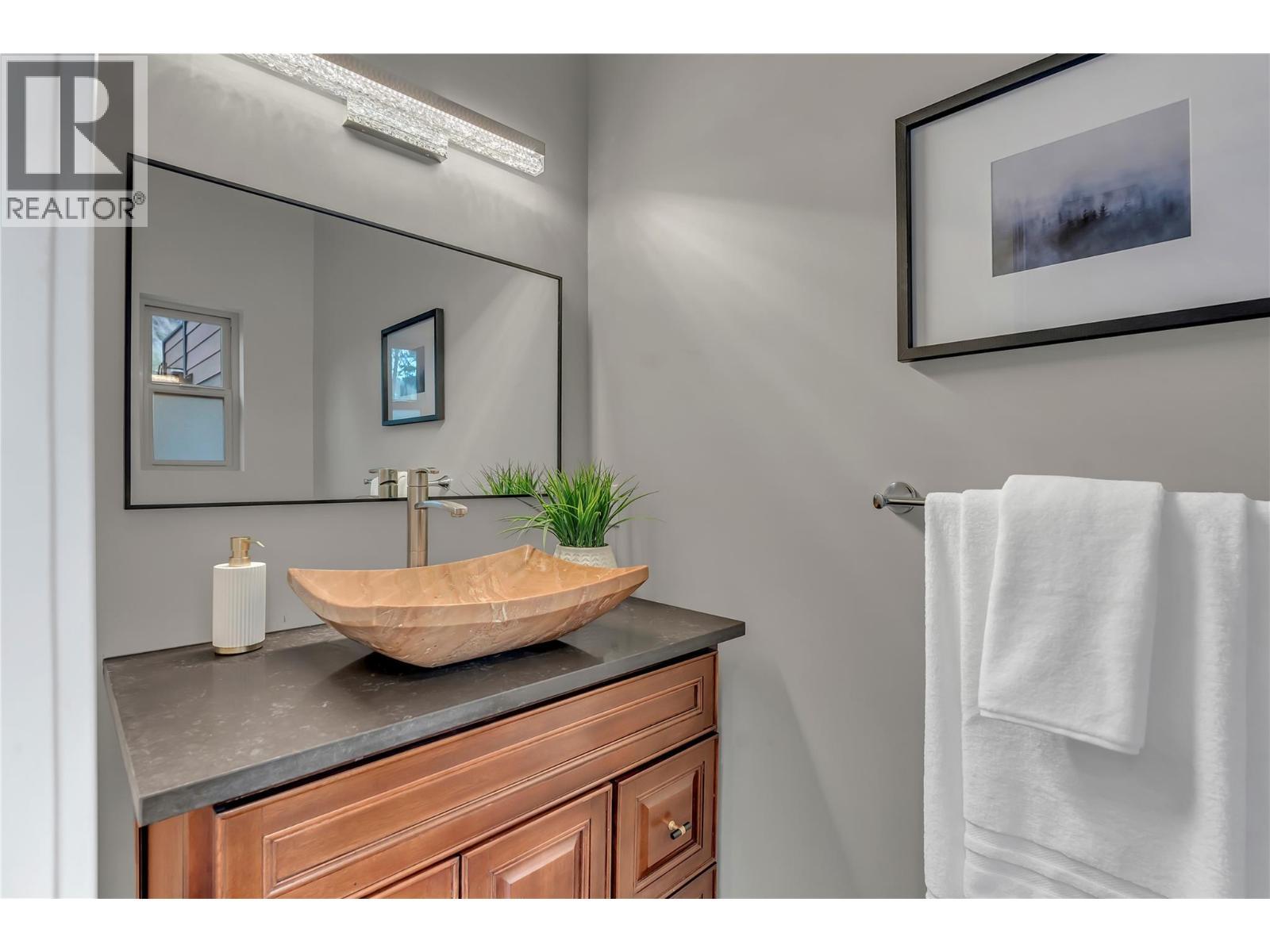 109 Fairway Drive, Kaleden, BC - Indoor Photo Showing Bathroom