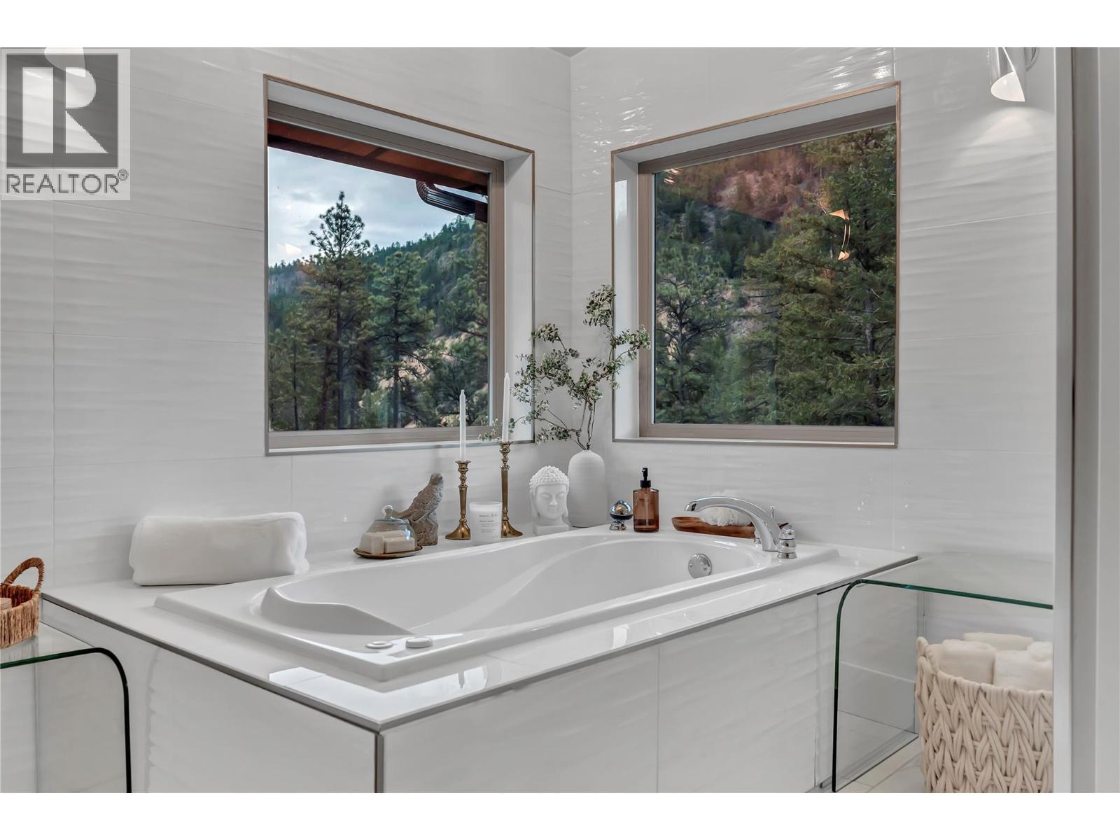 109 Fairway Drive, Kaleden, BC - Indoor Photo Showing Bathroom