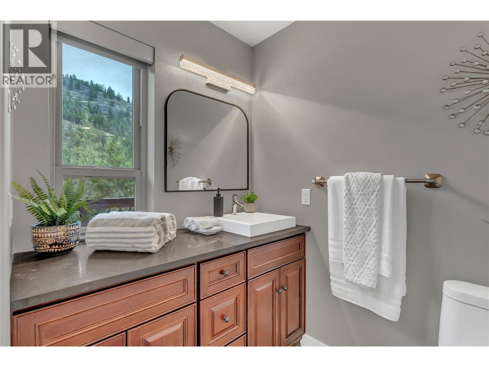 109 Fairway Drive, Kaleden, BC - Indoor Photo Showing Bathroom