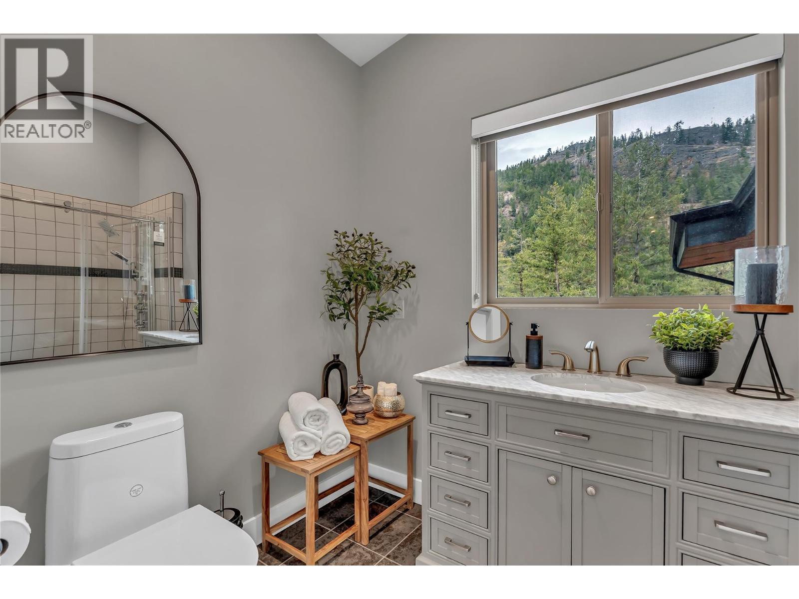 109 Fairway Drive, Kaleden, BC - Indoor Photo Showing Bathroom