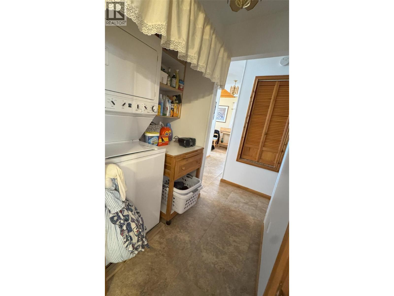 1605 24Th Avenue S, Cranbrook, BC - Indoor Photo Showing Laundry Room