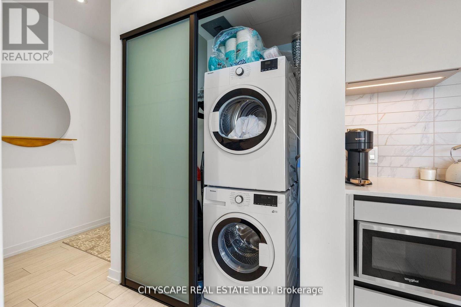 1802 - 55 Mercer Street, Toronto, ON - Indoor Photo Showing Laundry Room