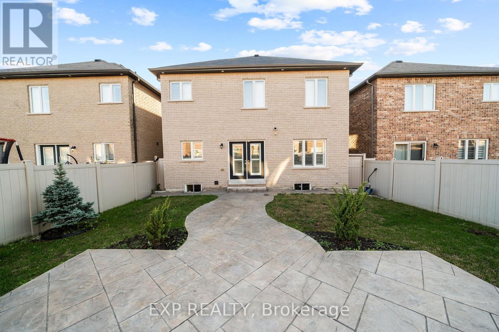 35 Tyndall Drive, Bradford West Gwillimbury, ON - Outdoor With Exterior