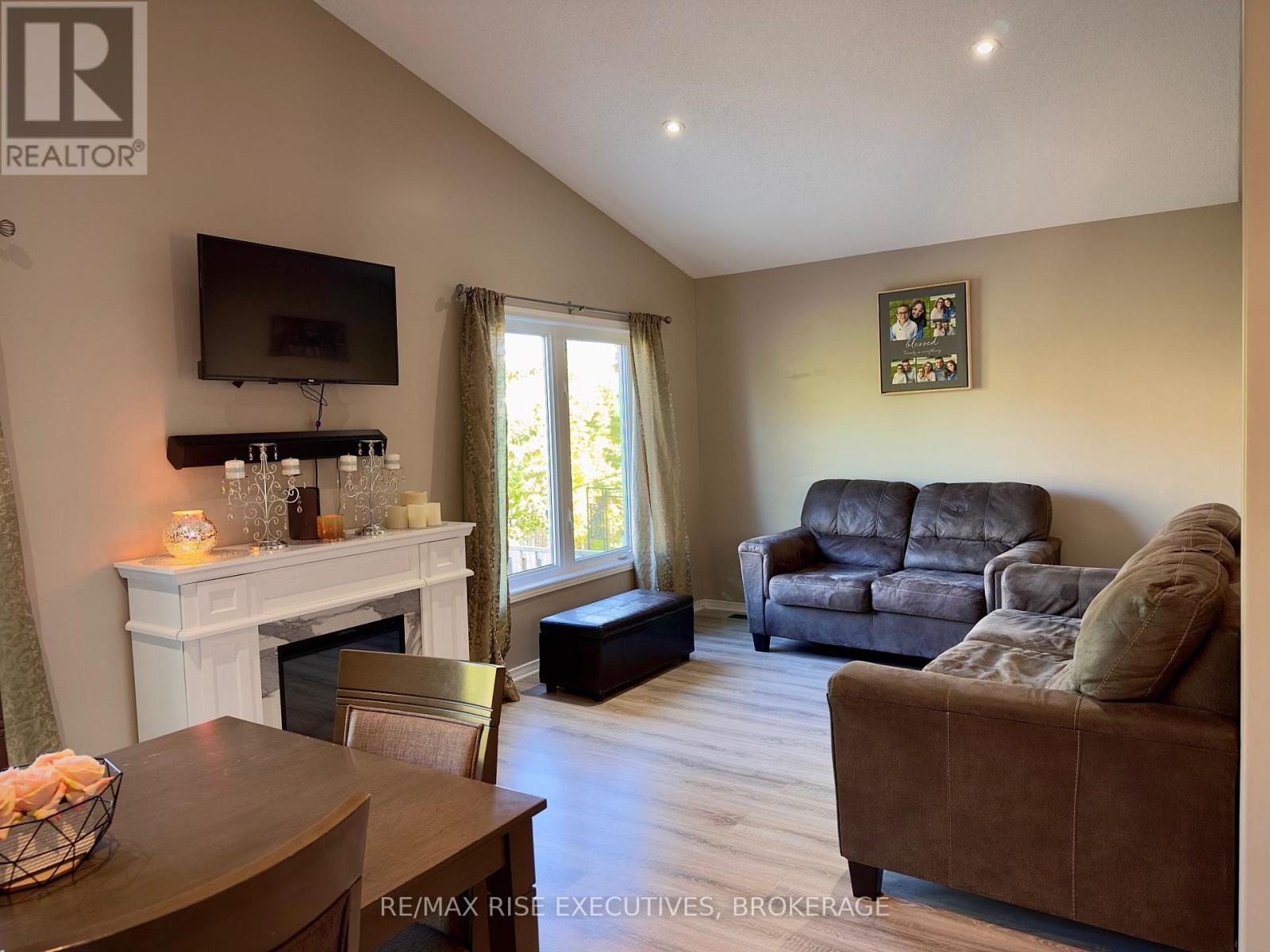 1651 Crimson Crescent, Kingston (City Northwest), ON - Indoor Photo Showing Living Room With Fireplace