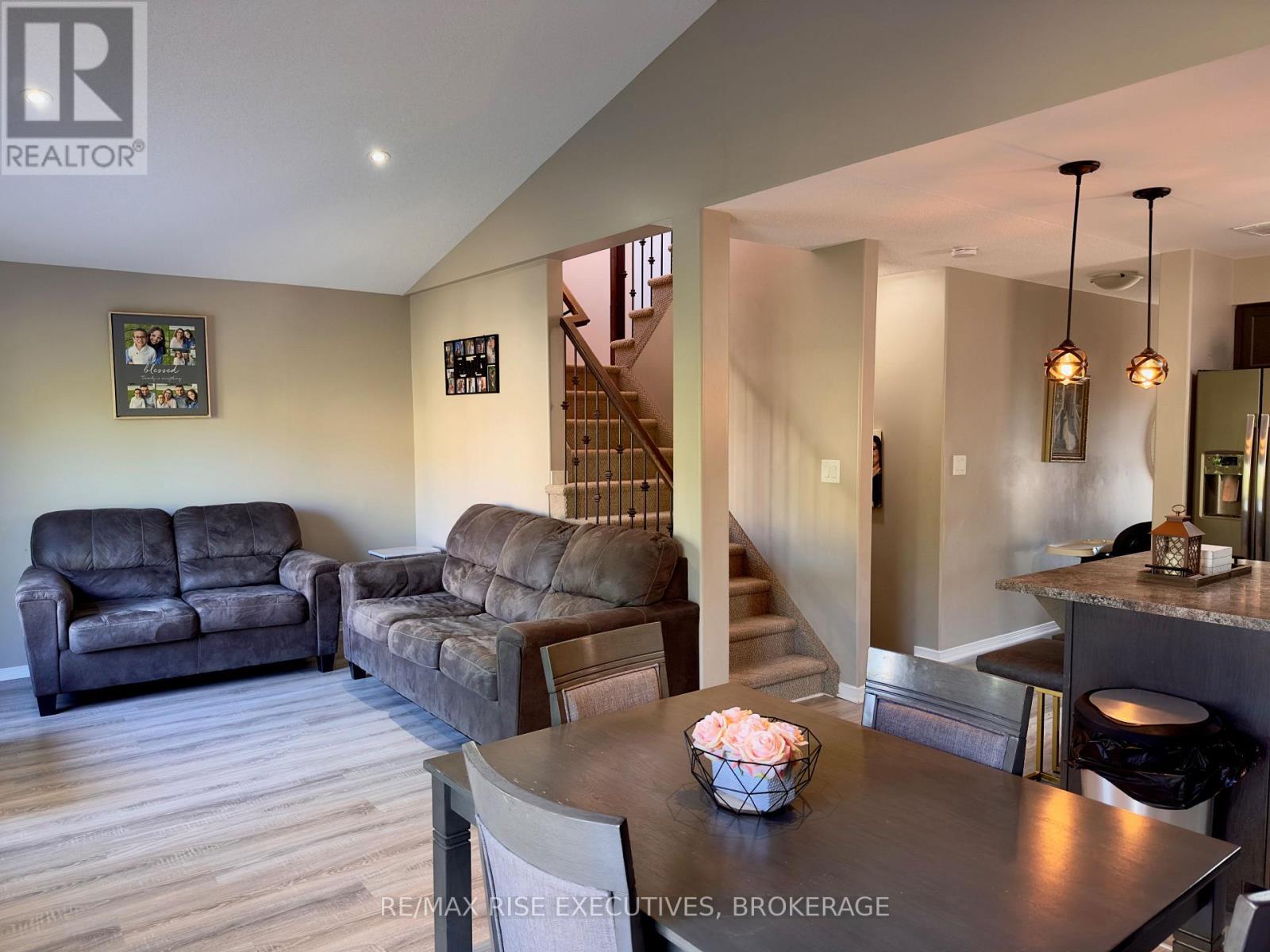 1651 Crimson Crescent, Kingston (City Northwest), ON - Indoor Photo Showing Living Room