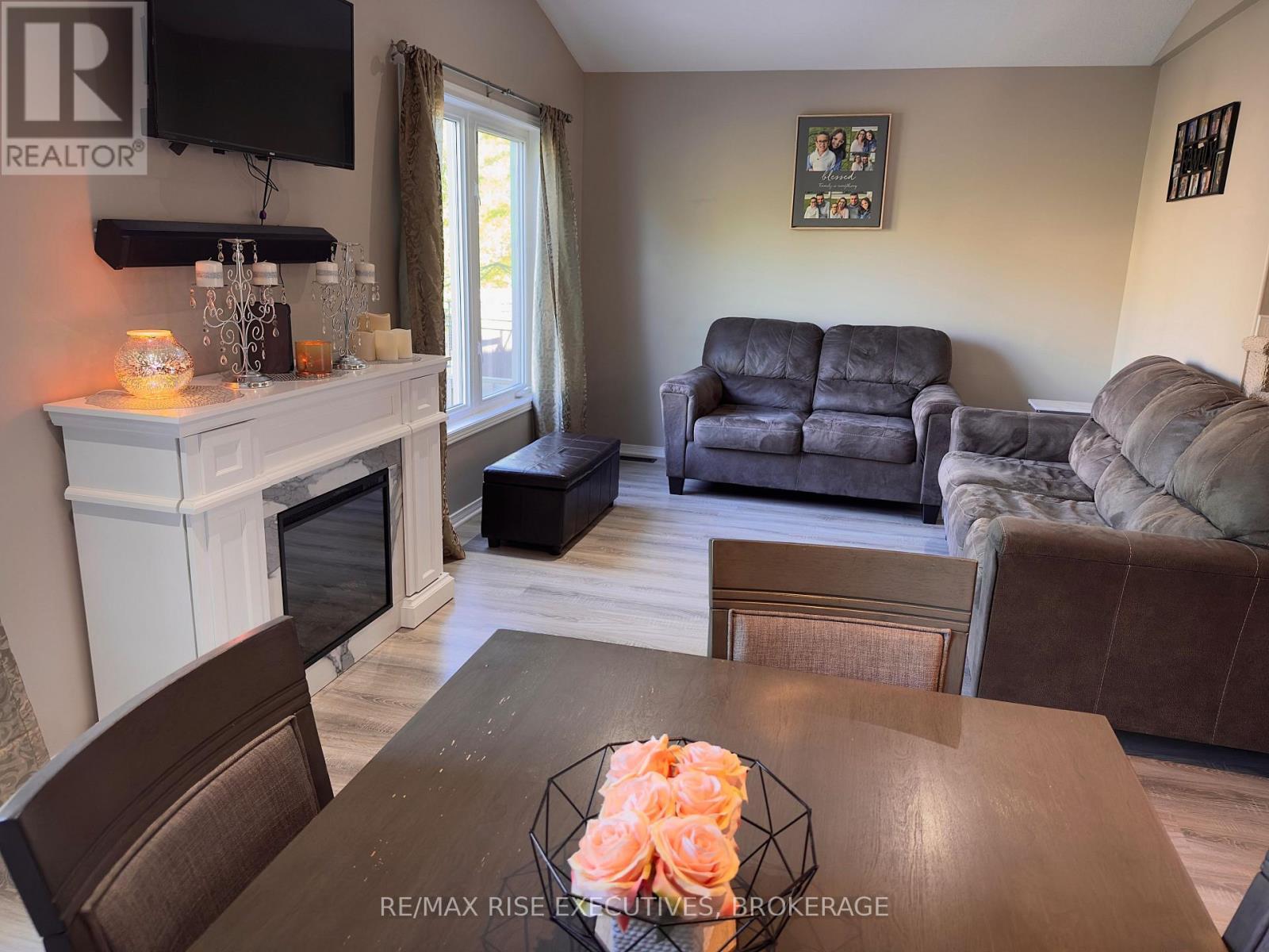 1651 Crimson Crescent, Kingston (City Northwest), ON - Indoor Photo Showing Living Room With Fireplace