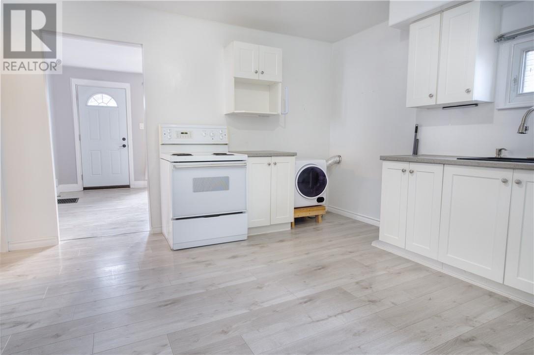 396 Queen Unit# 1, Sudbury, ON - Indoor Photo Showing Kitchen