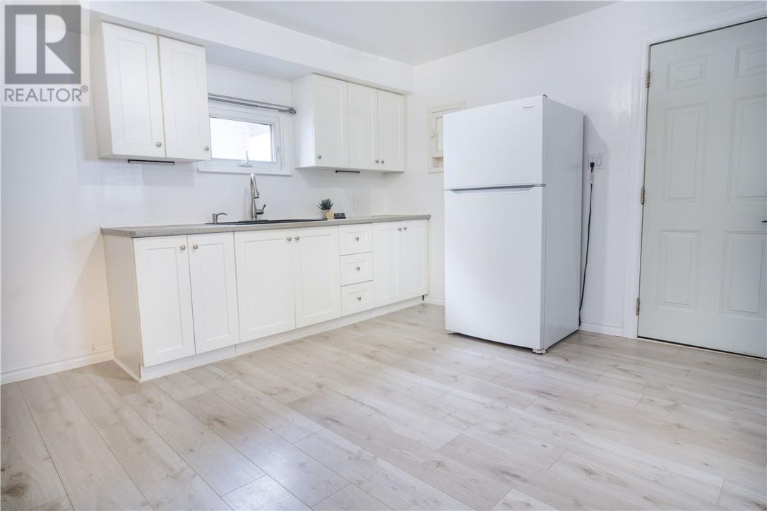 396 Queen Unit# 1, Sudbury, ON - Indoor Photo Showing Kitchen