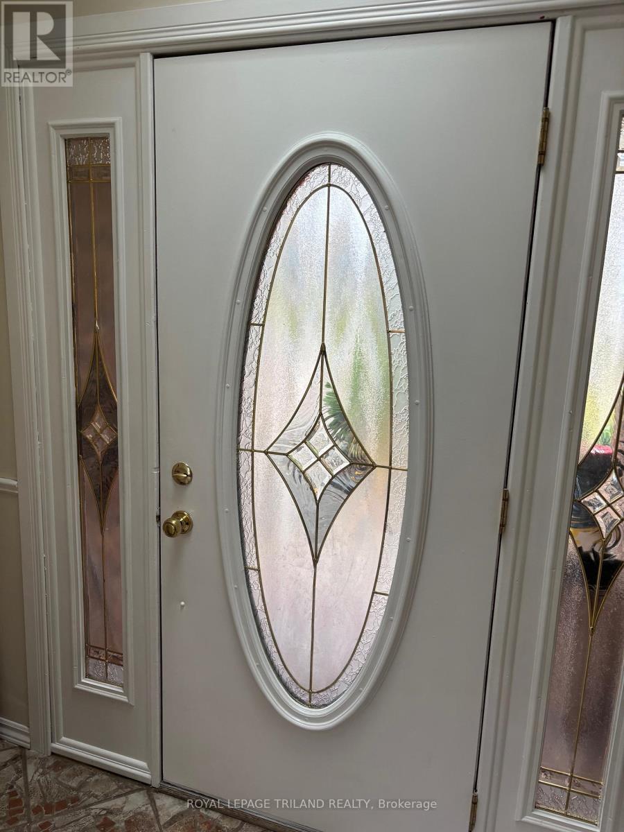 358 Helen Drive, Strathroy-Caradoc (Nw), ON - Indoor Photo Showing Other Room