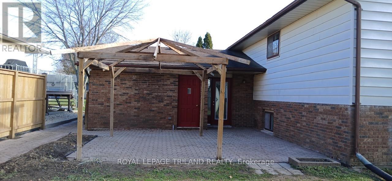 358 Helen Drive, Strathroy-Caradoc (Nw), ON - Outdoor With Exterior