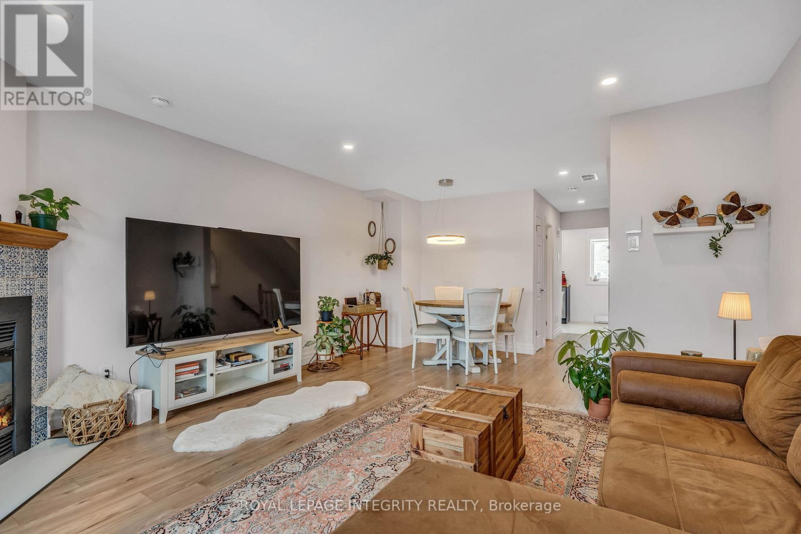 184 Briston Private, Ottawa, ON - Indoor Photo Showing Living Room With Fireplace