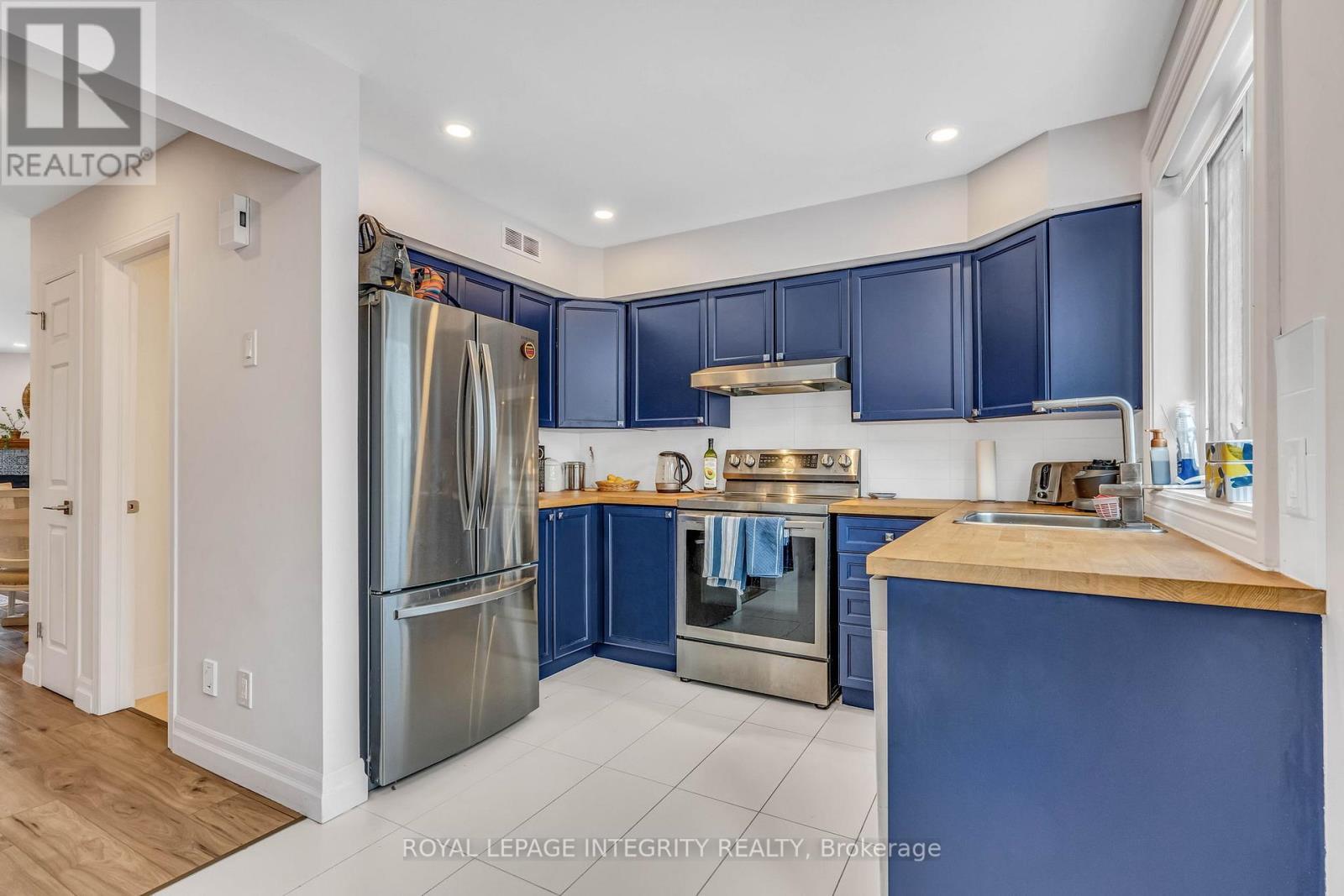 184 Briston Private, Ottawa, ON - Indoor Photo Showing Kitchen