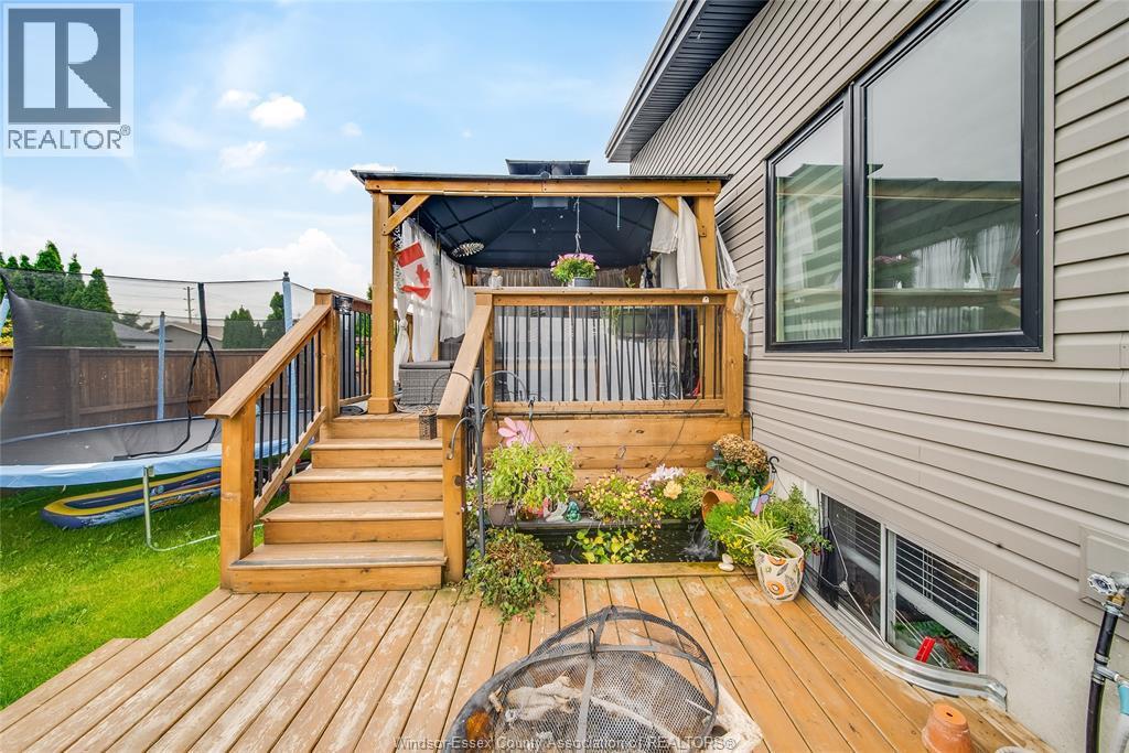 59 Clara Crescent, Chatham, ON - Outdoor With Deck Patio Veranda