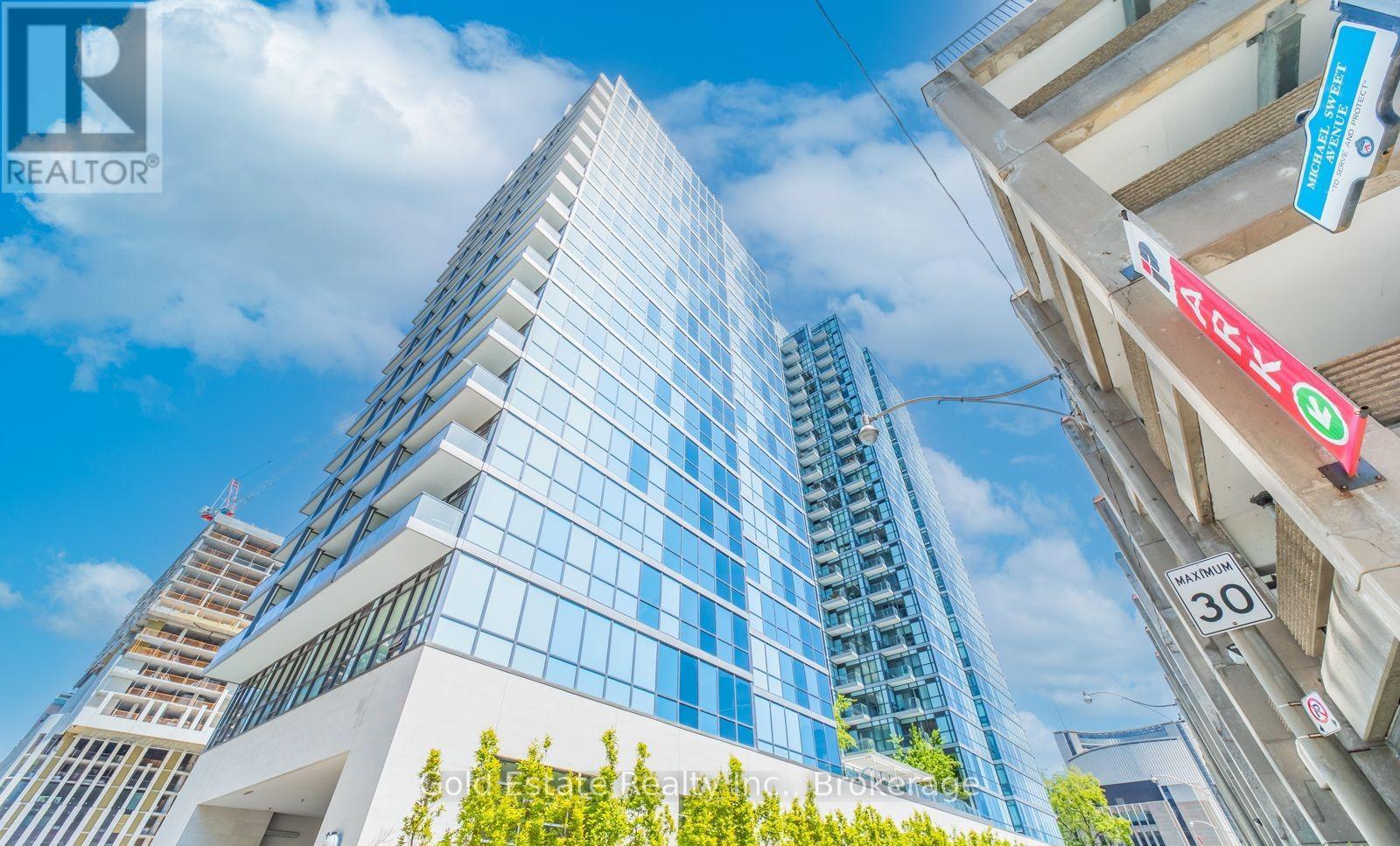 810 - 210 Simcoe Street, Toronto, ON - Outdoor