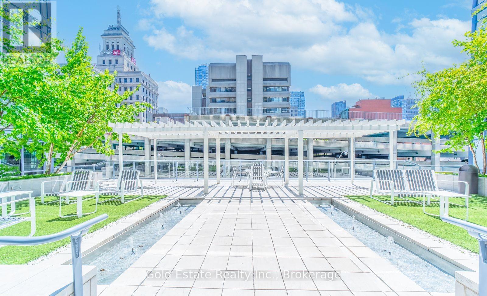 810 - 210 Simcoe Street, Toronto, ON - Outdoor