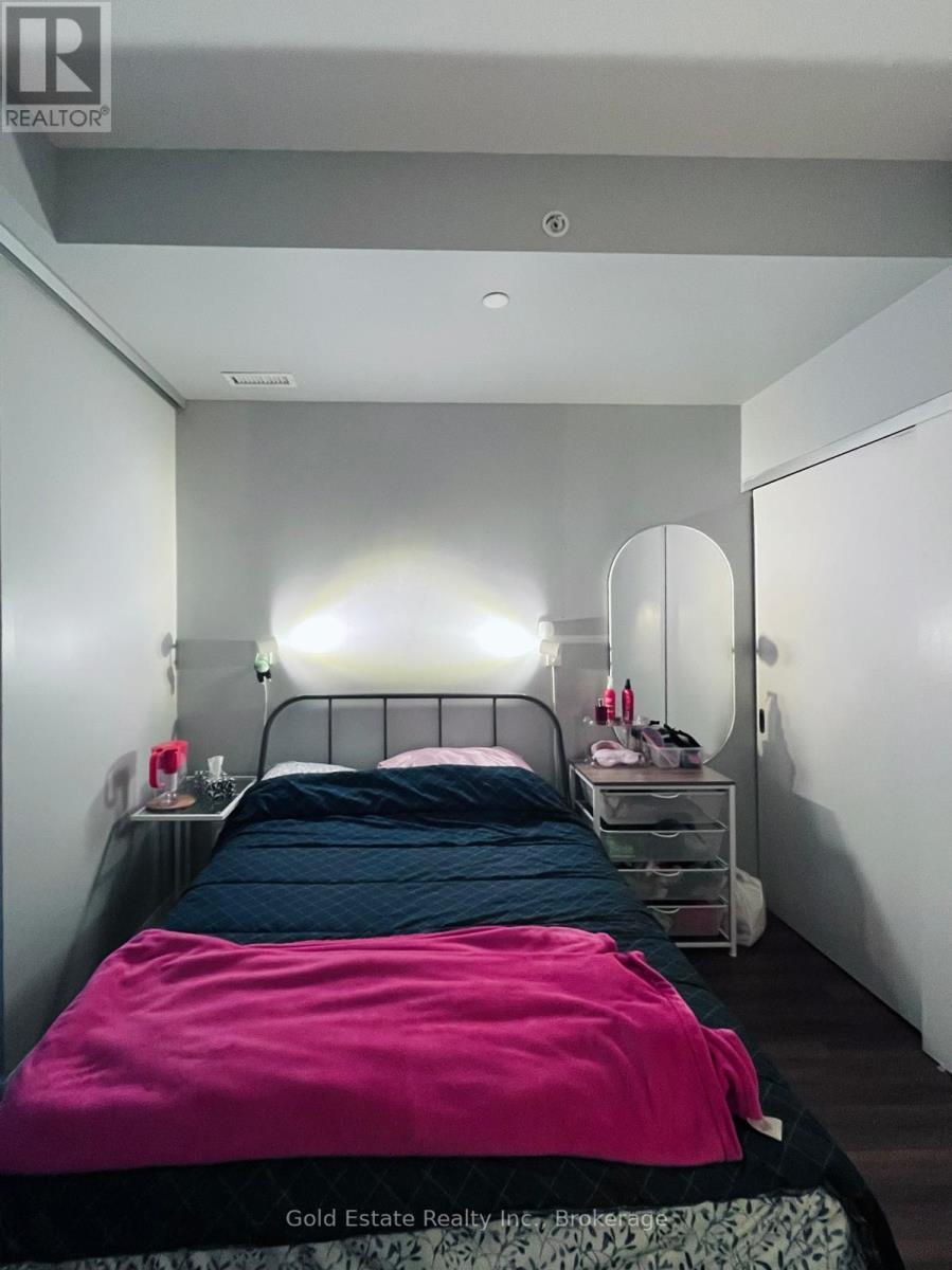 810 - 210 Simcoe Street, Toronto, ON - Indoor Photo Showing Bedroom