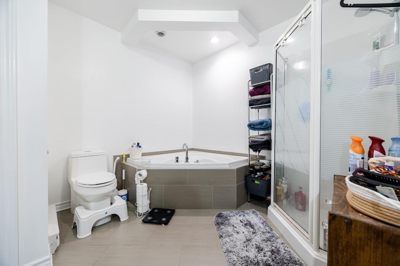 Bathroom - 2-5625 Rue Condor, Brossard, QC - Indoor Photo Showing Bathroom