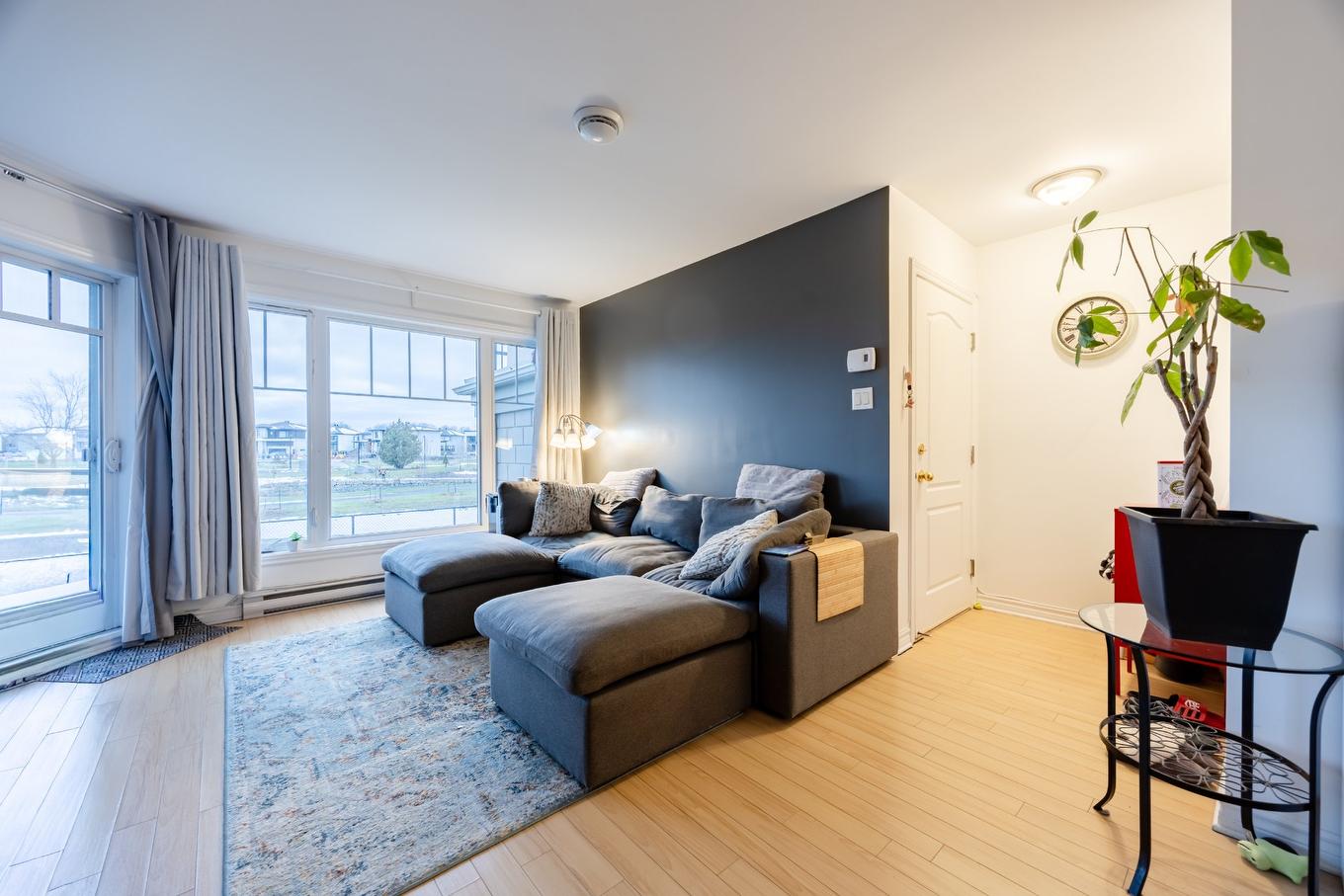 Living room - 2-5625 Rue Condor, Brossard, QC - Indoor Photo Showing Other Room