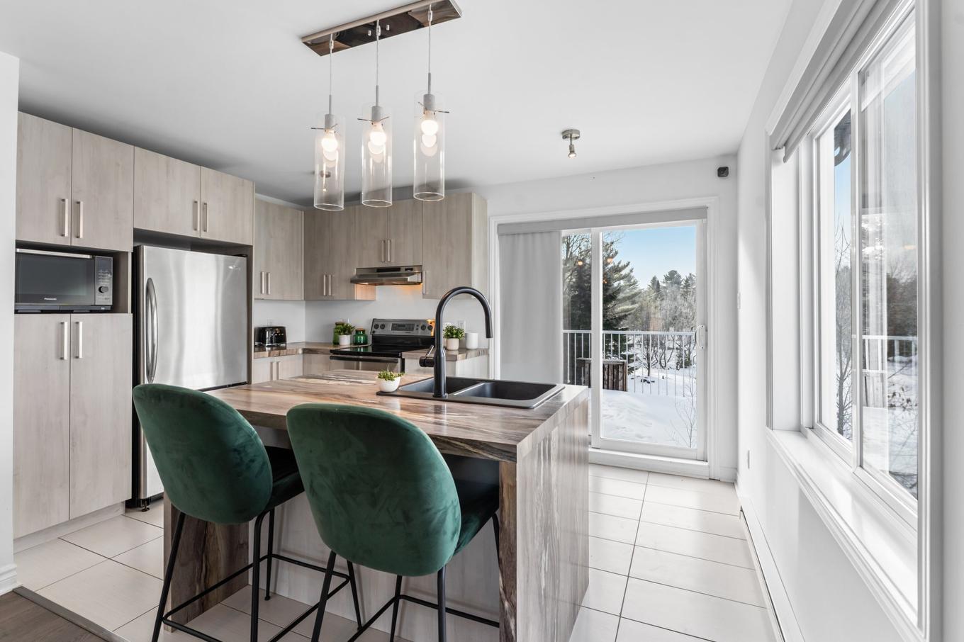 Cuisine - 9804 Rue Henri-Piché, Mirabel, QC - Indoor Photo Showing Kitchen With Double Sink With Upgraded Kitchen