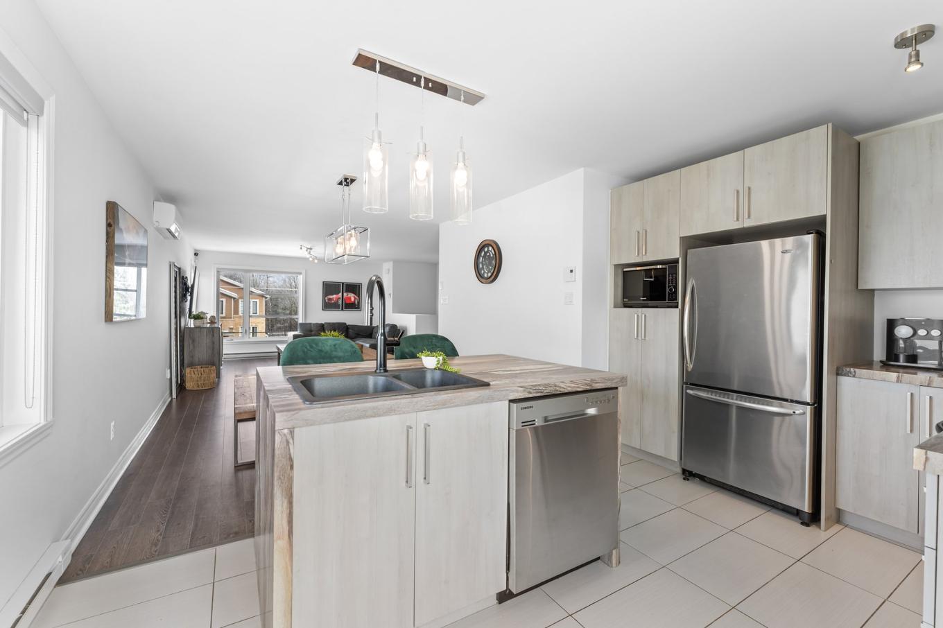 Cuisine - 9804 Rue Henri-Piché, Mirabel, QC - Indoor Photo Showing Kitchen With Double Sink