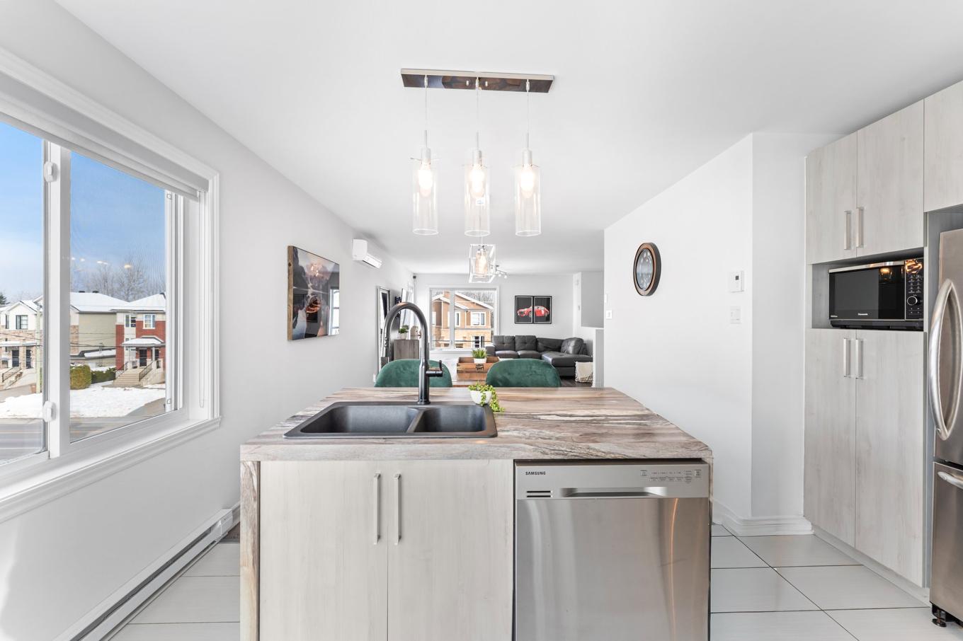 Cuisine - 9804 Rue Henri-Piché, Mirabel, QC - Indoor Photo Showing Kitchen With Double Sink