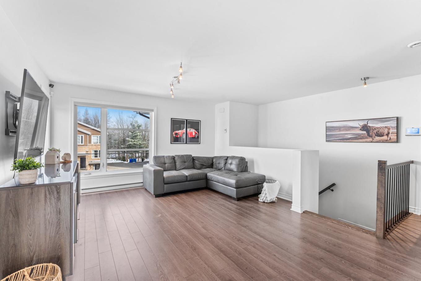 Salon - 9804 Rue Henri-Piché, Mirabel, QC - Indoor Photo Showing Living Room