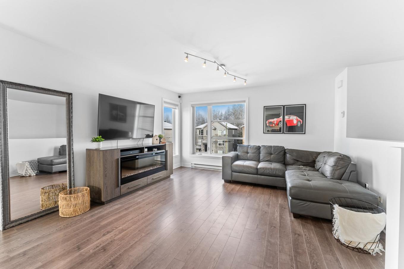 Salon - 9804 Rue Henri-Piché, Mirabel, QC - Indoor Photo Showing Living Room