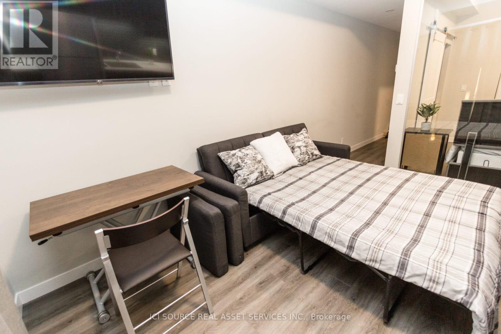 1105 - 15 Queen Street S, Hamilton, ON - Indoor Photo Showing Bedroom