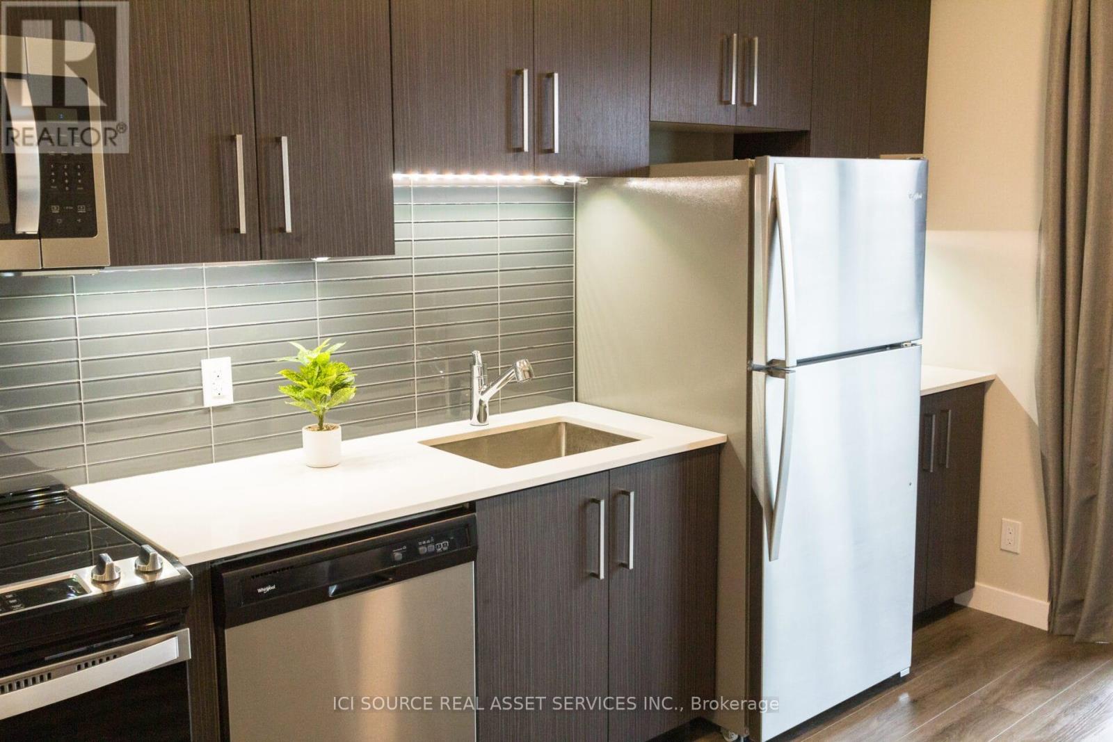 1105 - 15 Queen Street S, Hamilton, ON - Indoor Photo Showing Kitchen