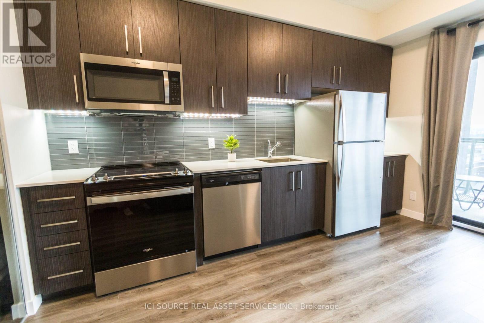 1105 - 15 Queen Street S, Hamilton, ON - Indoor Photo Showing Kitchen